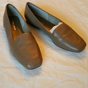 Enzo Angiolini gray loafers